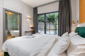 5 habitaciones, tabla de planchar con plancha, wifi y ropa de cama 