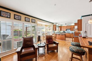 House, 5 Bedrooms | Interior