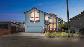 House, 5 Bedrooms | Exterior