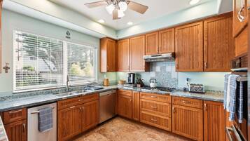 Rumah, 5 kamar tidur | Dapur pribadi | Lemari es, oven, mesin pembuat kopi/teh, dan pemanggang roti