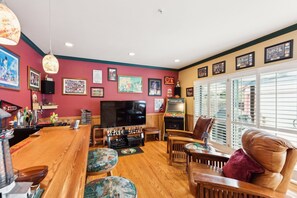 Maison, 5 chambres | Salle de jeux