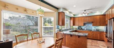 Maison, 5 chambres | Cuisine privée | Réfrigérateur, un four, cafetiÚre-théiÚre, grille-pain