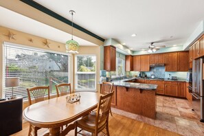 Casa, 5 habitaciones | Cocina privada | Frigorífico, horno, cafetera o tetera y tostadora