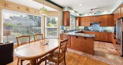 Coastal Getaway 5 Bedroom Home