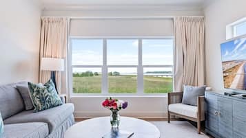 House, 2 Bedrooms | Living area | Smart TV