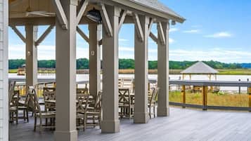 House, 2 Bedrooms | Outdoor dining