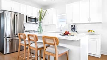 House, 2 Bedrooms | Private kitchen
