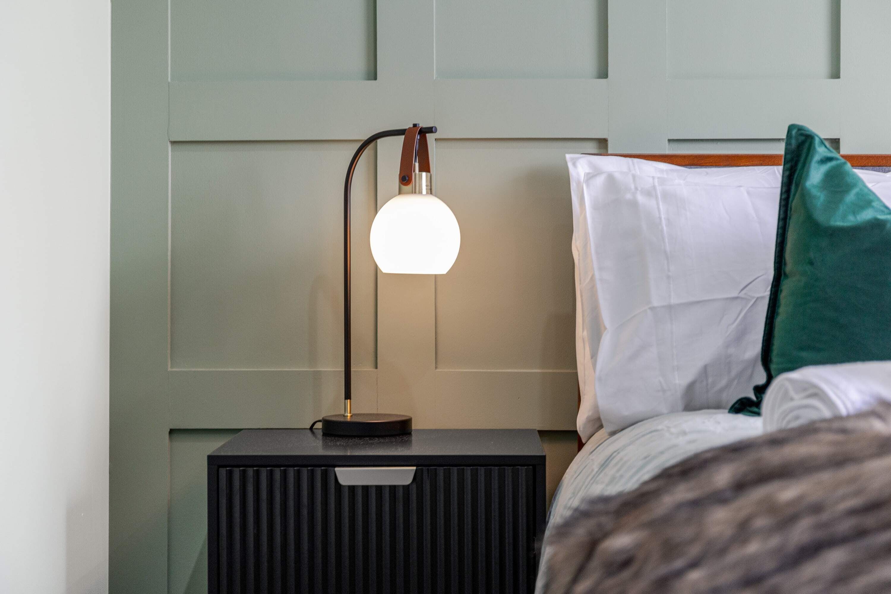 5 bedrooms, desk, iron/ironing board, travel cot