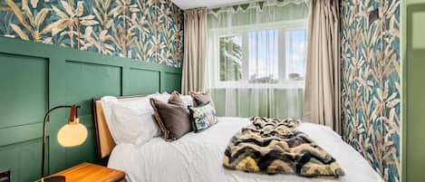 5 Schlafzimmer, Schreibtisch, Bügeleisen/Bügelbrett, Reisekinderbett