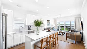 House, 2 Bedrooms | Private kitchen