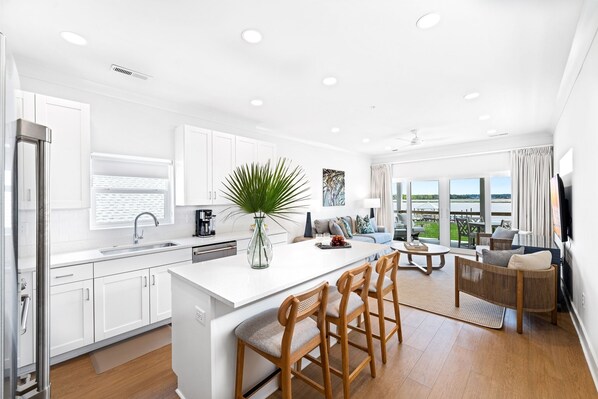 House, 2 Bedrooms | Private kitchen | Fridge, oven, coffee/tea maker, toaster