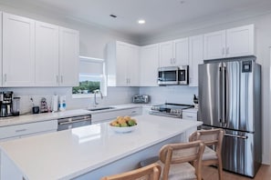House, 2 Bedrooms | Private kitchen | Fridge, oven, coffee/tea maker, toaster