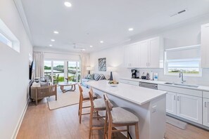 House, 2 Bedrooms | Private kitchen | Fridge, oven, coffee/tea maker, toaster