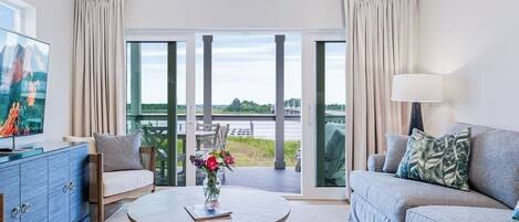 Nhà, 2 phòng ngủ | Khu phòng khách | Smart TV