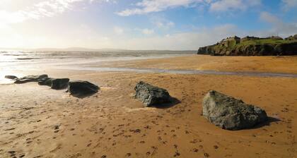 THE DAIRY, pet friendly, with open fire in Duncannon, County Wexford