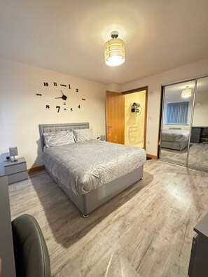 2 bedrooms, iron/ironing board, WiFi, bed sheets - Spacious 2-Bedrooms Flat Near Piccadilly Station, Manchester (Manchester)