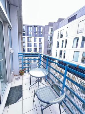 Outdoor dining - Spacious 2-Bedrooms Flat Near Piccadilly Station, Manchester (Manchester)