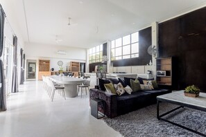 Luxury House, Kitchen, Garden View | Minibar, individually decorated, individually furnished, desk - Rocka villas (Koh Samui)