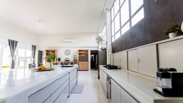 4 bedrooms, minibar, individually decorated, individually furnished