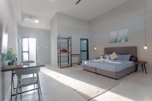 Căn hộ tiện nghi đơn giản, ban công, quang cảnh vườn | 4 phòng ngủ, minibar, trang trí khác biệt