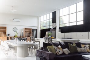 Luxury House, Kitchen, Garden View | Minibar, individually decorated, individually furnished, desk - Rocka villas (Koh Samui)