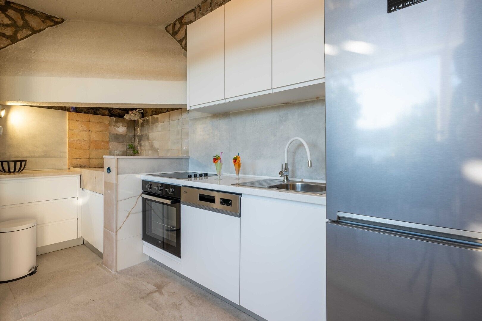 Kühlschrank, Ofen, Herdplatte, Geschirrspüler