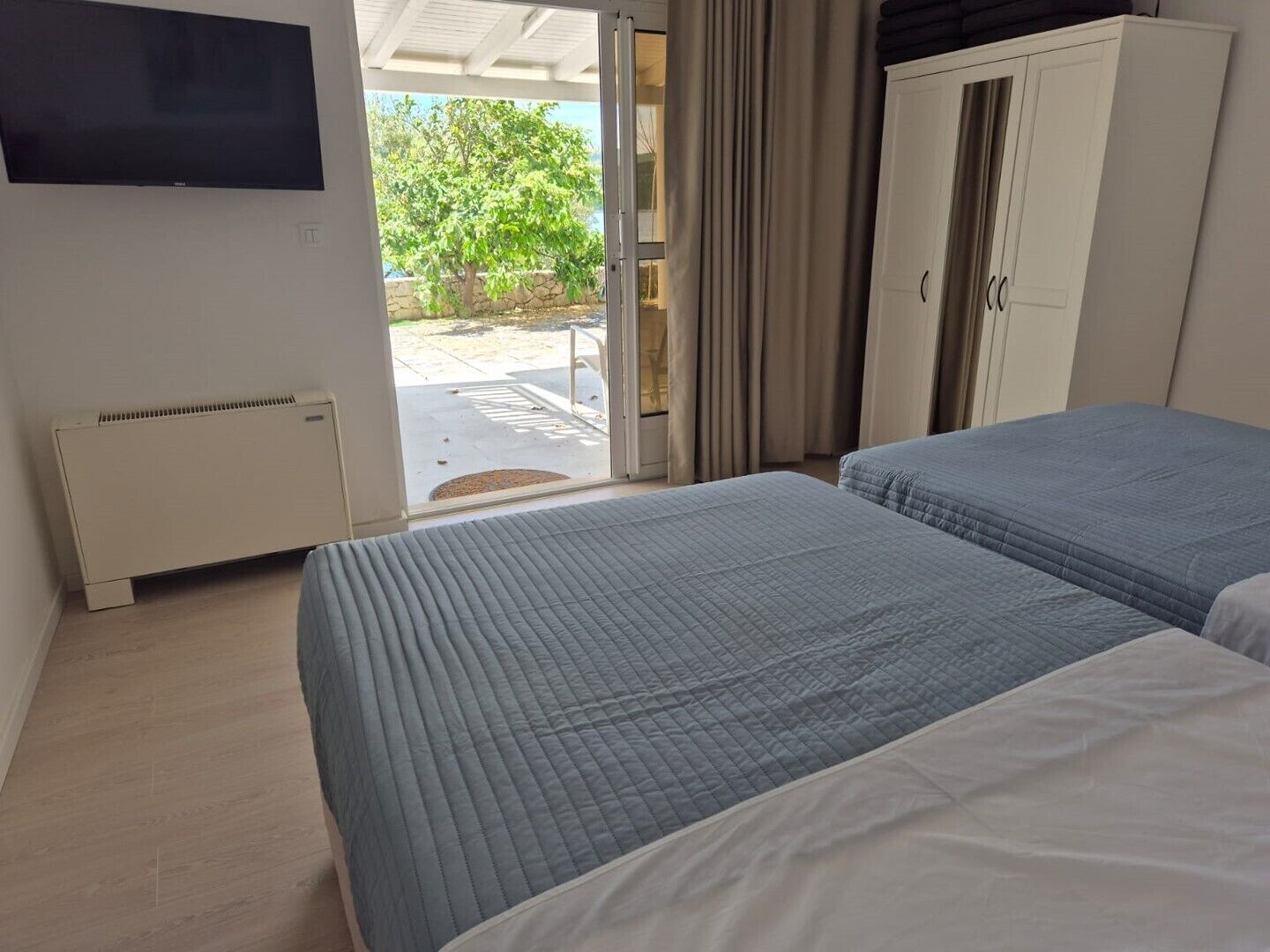 6 habitaciones, tabla de planchar con plancha, wifi y ropa de cama 