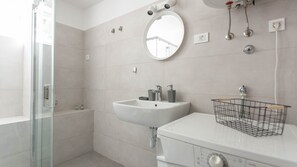 Shower, towels