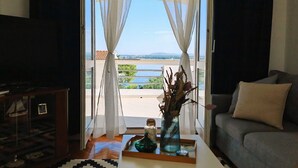 TV - Seaview Retreat for 6 people (Tkon)