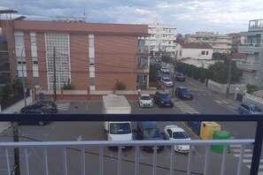 Apartment | Property grounds - Apartment Sleeps 4 With Balcony (Cubelles)