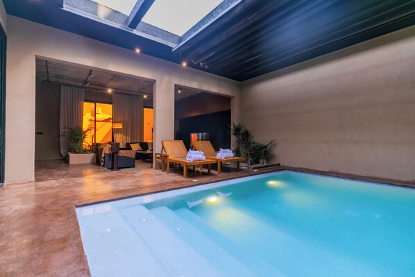 6 indoor pools
