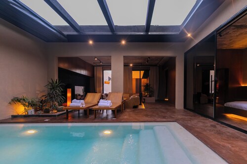 Portal Chalets With Private Pool-Al Arid