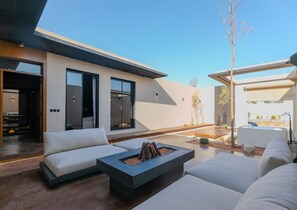 Nhà gỗ tiện nghi đơn giản | Hiên