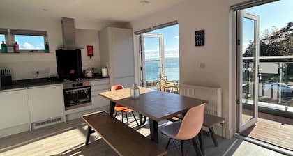 The Beach Retreat Apartment, Balcony views of shanklin bay.