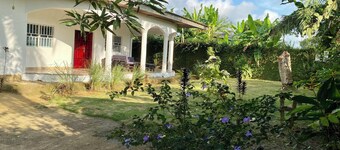 House in Kribi, 5 min drive from downtown and 2 min drive from the beach.