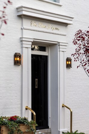 Exterior - The Blue Pigeons Hotel  (Worth)