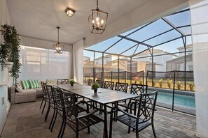 Outdoor dining - Epic Villa|Private Pool, Game Room &Mins to Disney (Clermont)