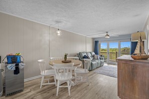 Interior - The Sapphire Pelican - Newly Renovated! Beachfront Condo in Cherry Grove! (North Myrtle Beach)