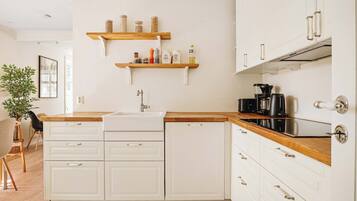 Fridge, microwave, coffee/tea maker, toaster