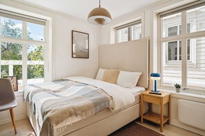 4 bedrooms, iron/ironing board, WiFi, bed sheets - Historic 4BR House l 2 Free Parking l Balcony&Terrace (Bergen)