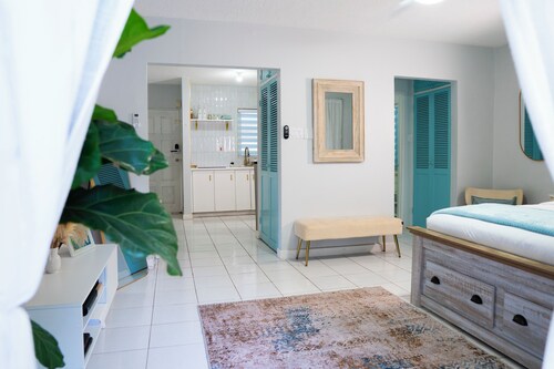 Serene Super Studio Apartment with porch in Kingston