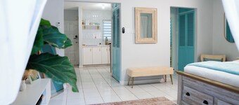Serene Super Studio Apartment with porch in Kingston
