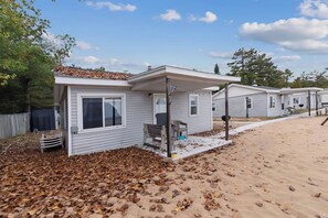 Property grounds - Sunnyside Combined 6BR 3BA Lakefront Retreat (Greenbush)