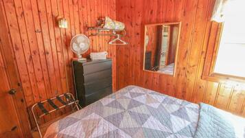 6 bedrooms, WiFi, bed sheets