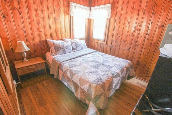 6 bedrooms, WiFi, bed sheets