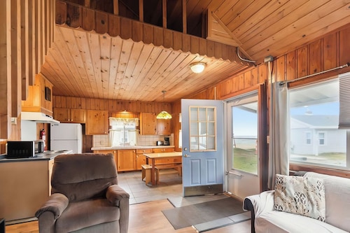 Lakefront Cottages 4 & 5 - 6BR Retreat for 12