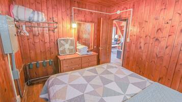 6 bedrooms, WiFi, bed sheets