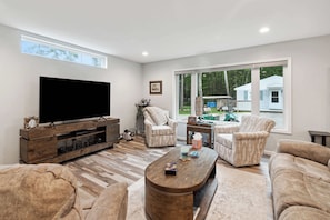 TV - Cottages 7 & 9 - Fire Pit - Beach - Sleeps 8 (Greenbush)