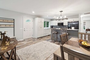 Fridge, microwave, oven, stovetop - Cottages 7 & 9 - Fire Pit - Beach - Sleeps 8 (Greenbush)