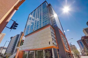 Exterior - Boulevard Stays Downtown Highrise STU Sky Pool, Parking, Gym 16 (Phoenix)